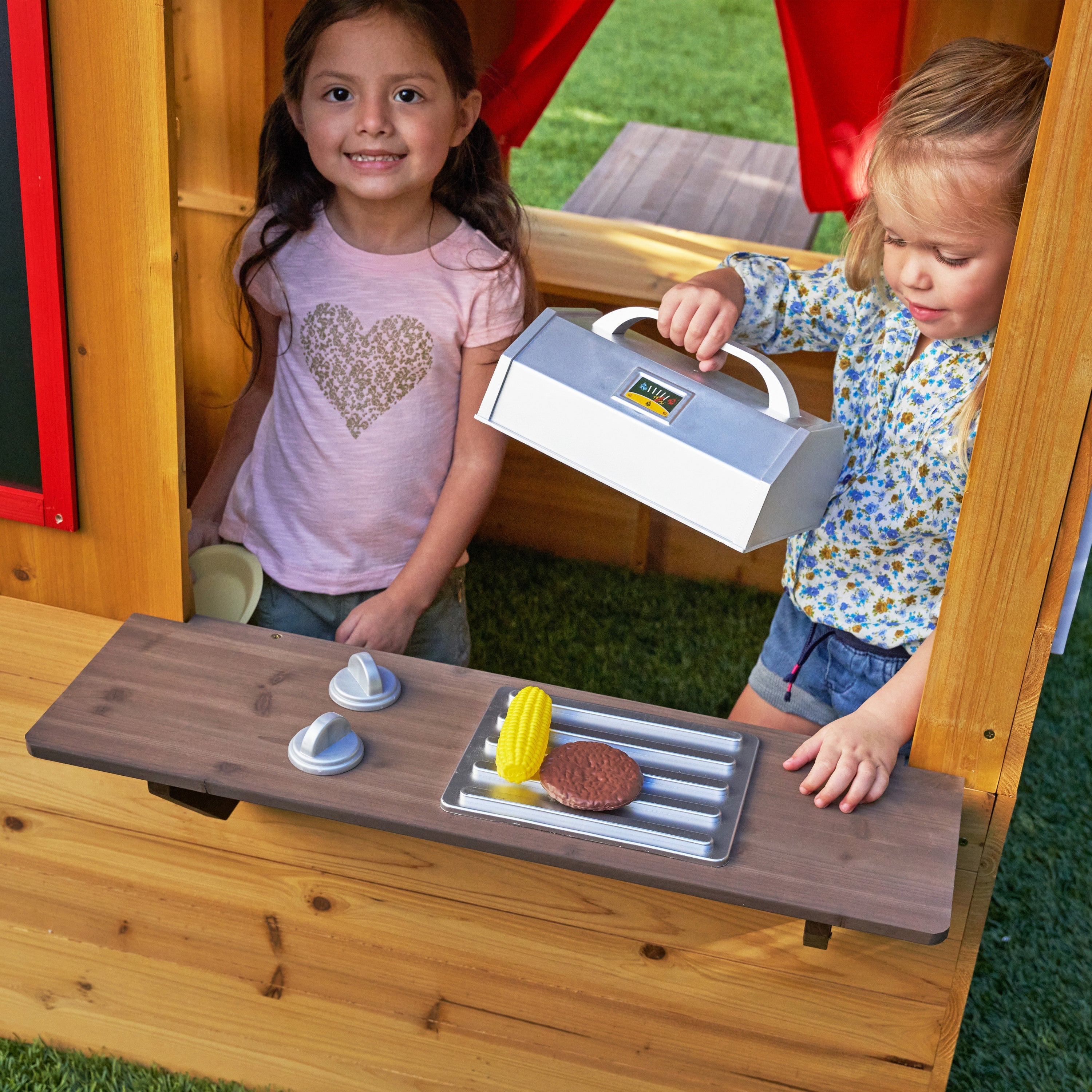 KidKraft Wooden Playhouse – Outdoor Garden Playhouse for Children, Kids Playhouse with Picnic Table & Accessories, Large 158cm Tall