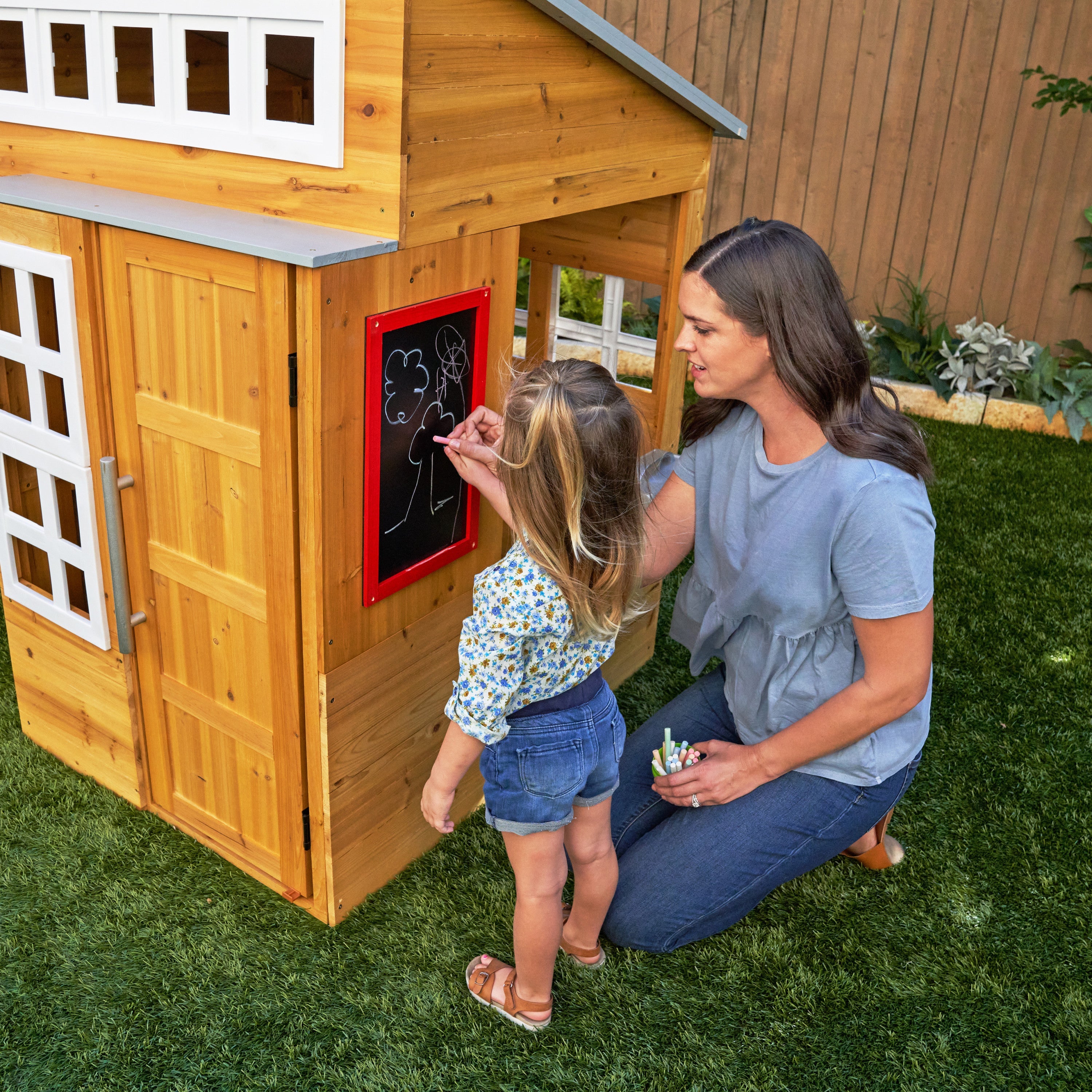 KidKraft Wooden Playhouse – Outdoor Garden Playhouse for Children, Kids Playhouse with Picnic Table & Accessories, Large 158cm Tall