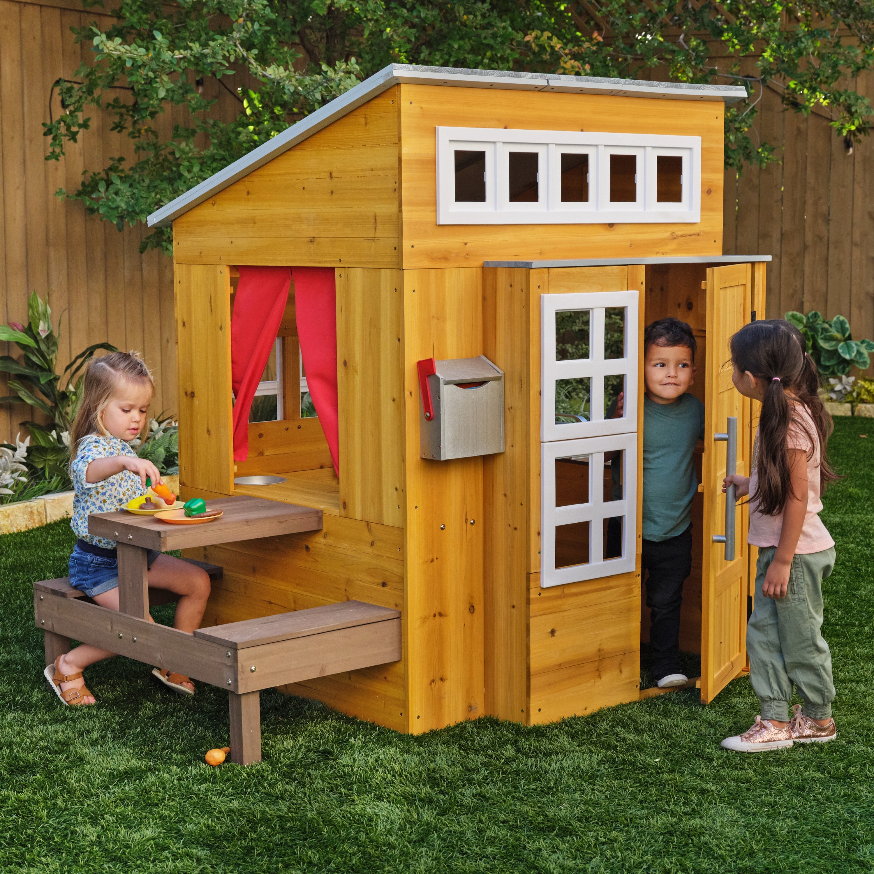 KidKraft Wooden Playhouse – Outdoor Garden Playhouse for Children, Kids Playhouse with Picnic Table & Accessories, Large 158cm Tall