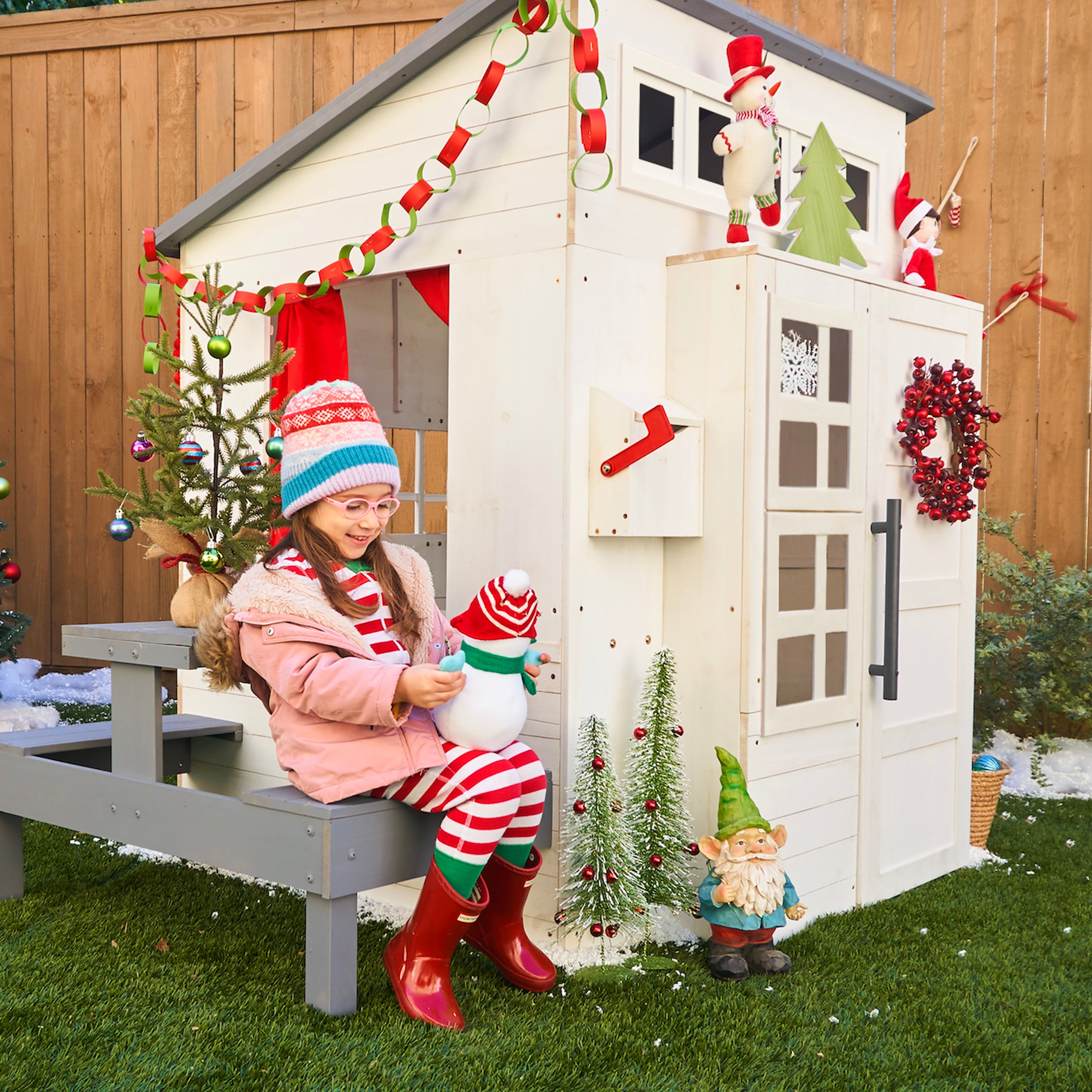 KidKraft Wooden Playhouse – Outdoor Garden Playhouse for Children, Kids Playhouse with Picnic Table & Accessories, Large 158cm Tall