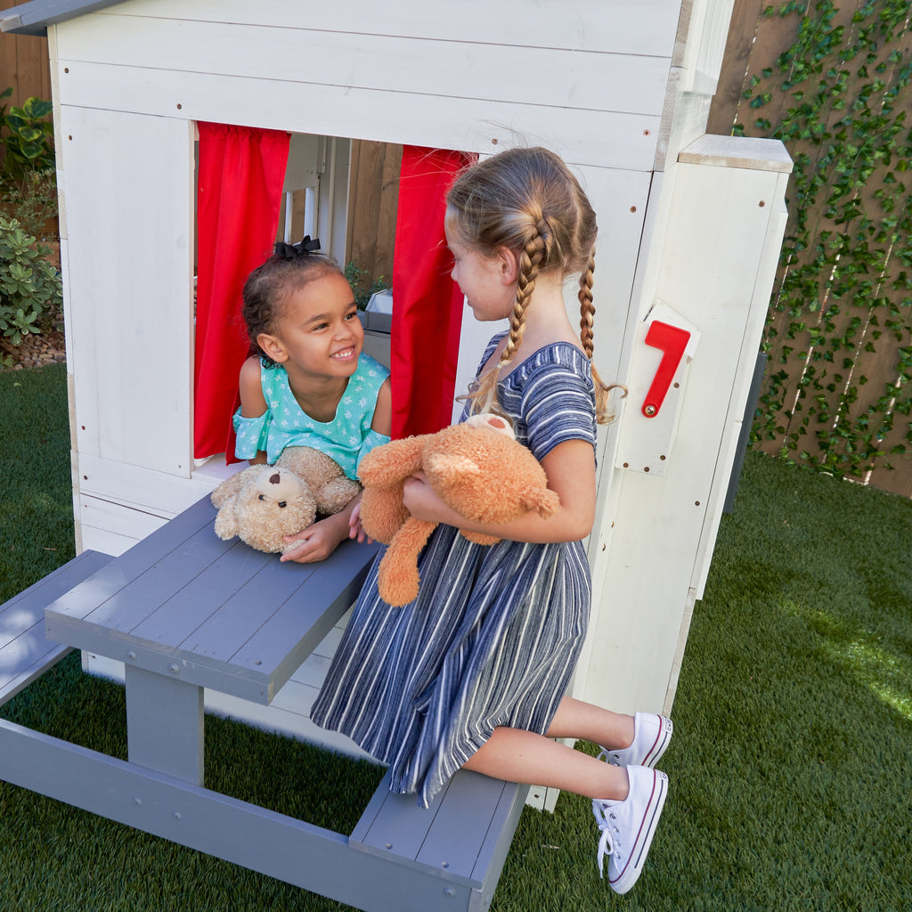 KidKraft Modern houten kinder speelhuis voor buiten - 158 cm hoog - met kinderkeuken, brievenbus en grill set – houten speeltuinhuis