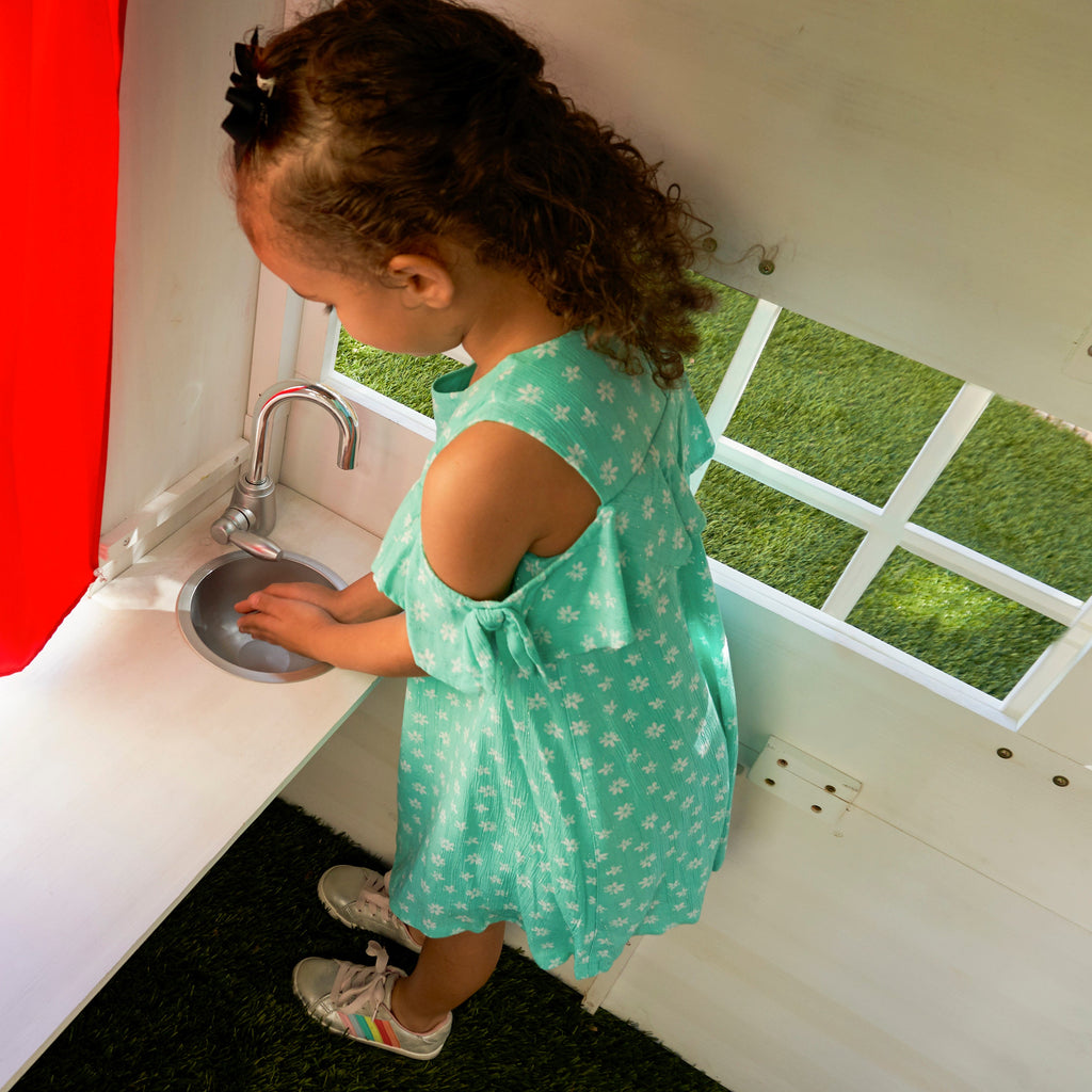 KidKraft Modern houten kinder speelhuis voor buiten - 158 cm hoog - met kinderkeuken, brievenbus en grill set – houten speeltuinhuis