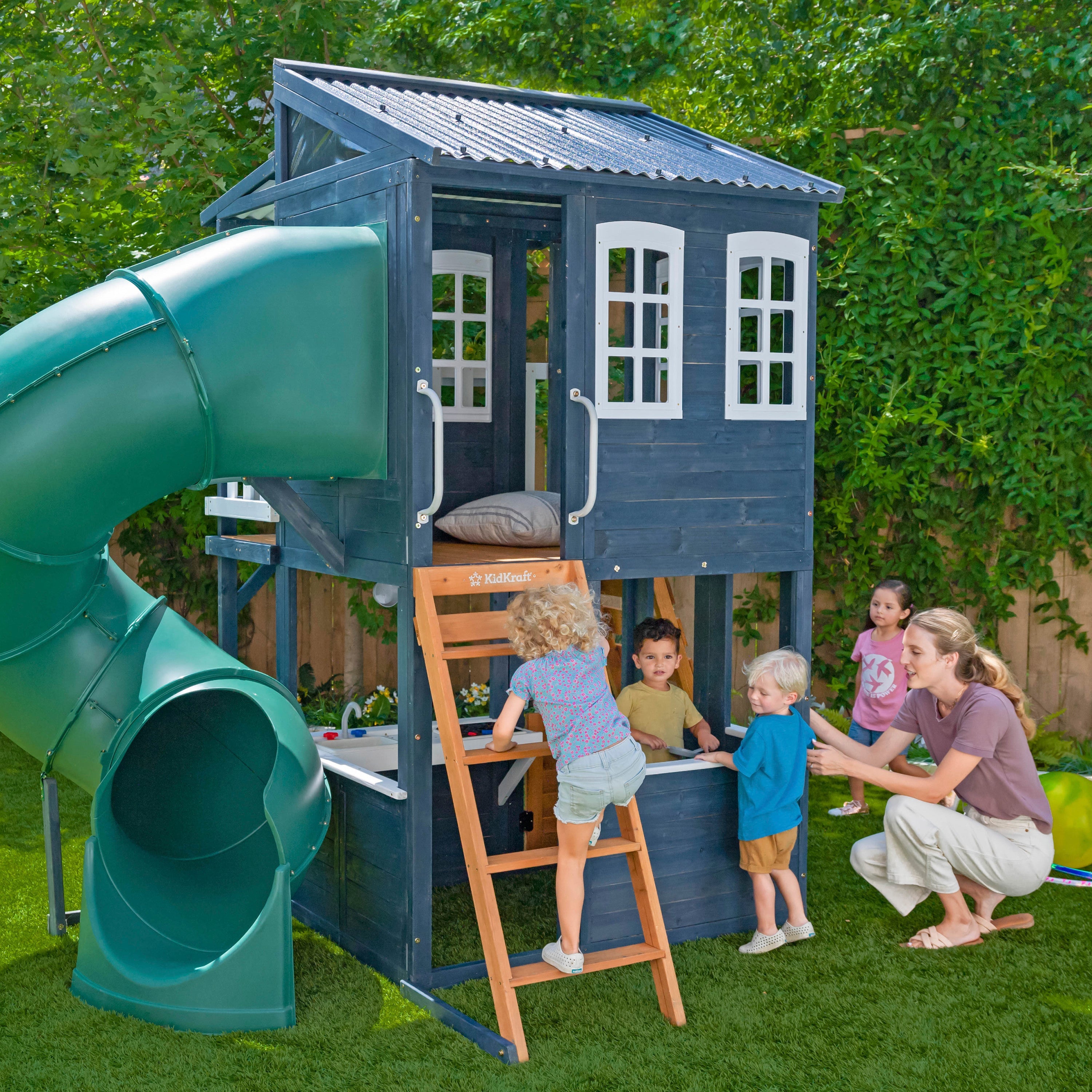 KidKraft Cozy Escape Spielturm mit Rutsche – Zweistöckiges Outdoor Klettergerüst mit Tunnelrutsche, Kletterwand & Spielküche